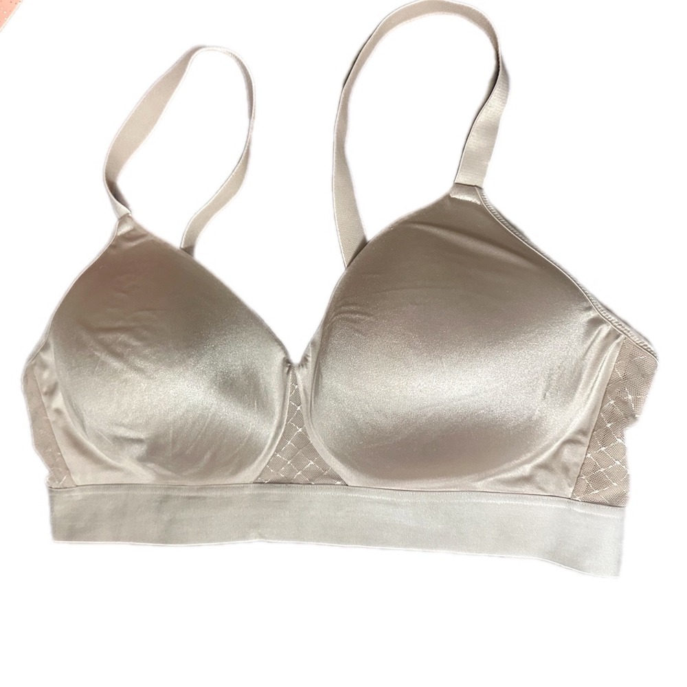 Bali Comfort Revolution Wirefree Bra Smooth Satin Jacquard Beige 34B